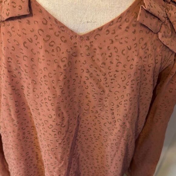 Entro Womens Long Sleeve V-Neck Ruffle Shoulder Blouse Top Brown Size Medium - Picture 4 of 9